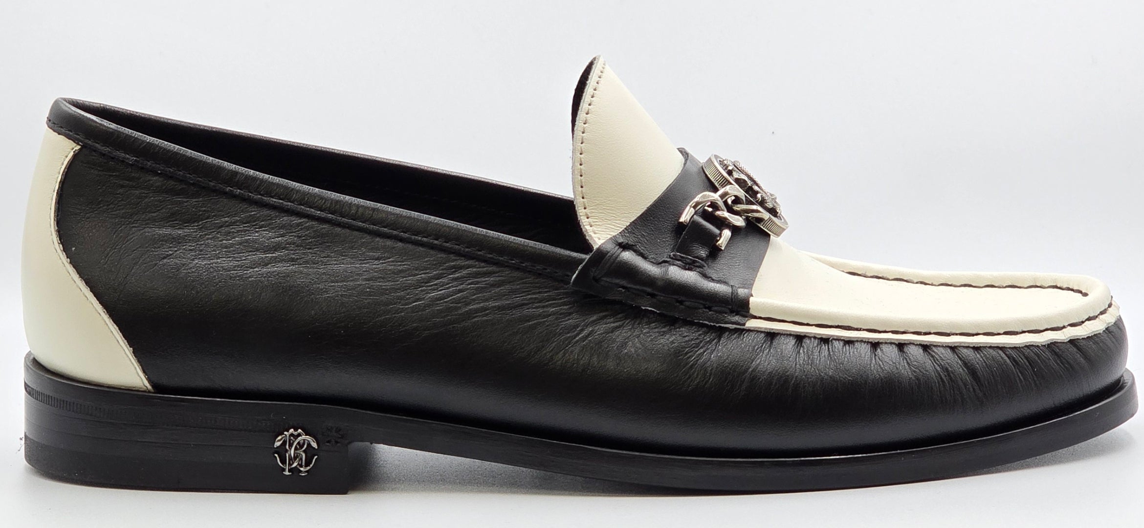 9105 Roberto Cavalli Loafers / Black - White