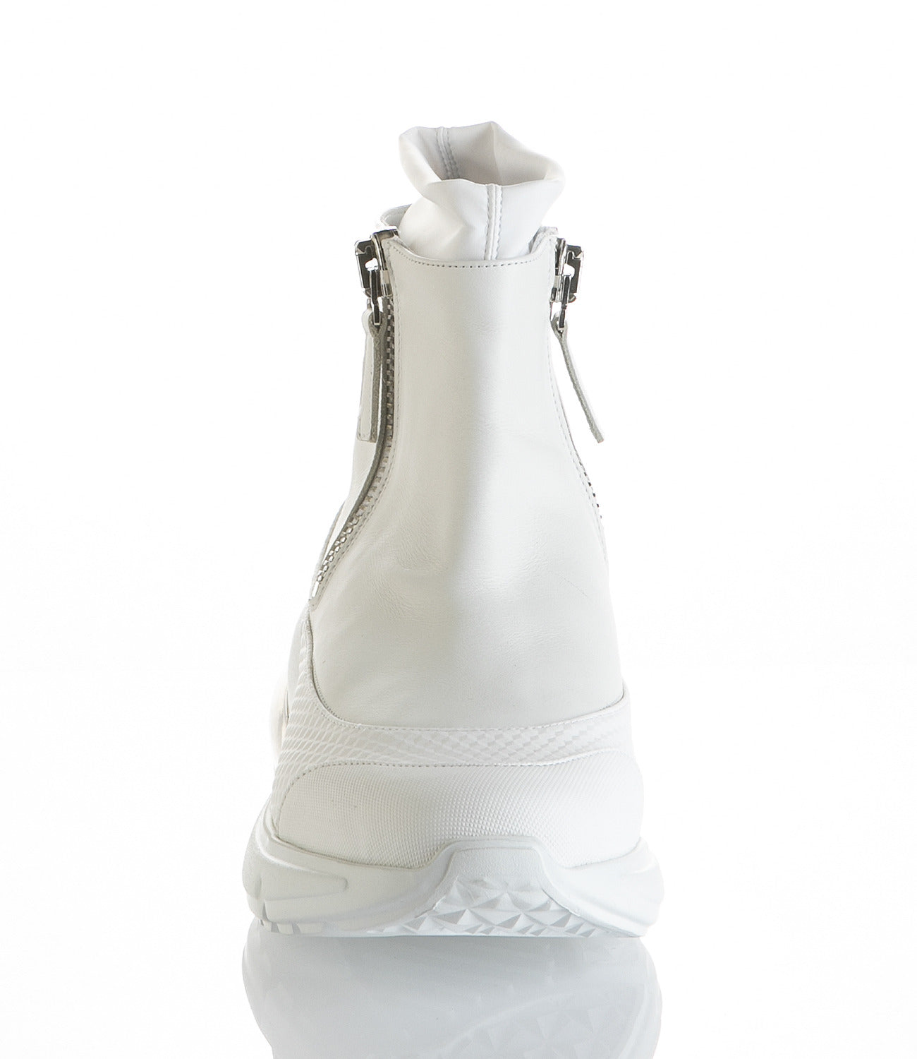 7040 Nando Muzi Sneakers / White